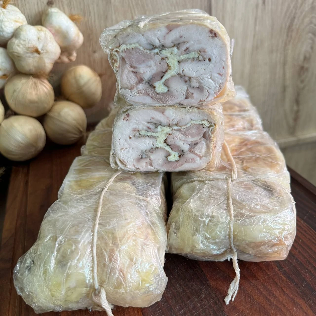 Куриный рулет отварной с омлетом